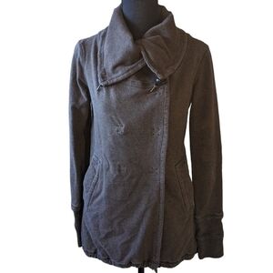 Lululemon gratitude wrap in heathered fox. Size based on measurenents flaw